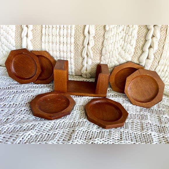 VINTAGE MONKEY POD WOOD COASTERS - Picture 3 of 6